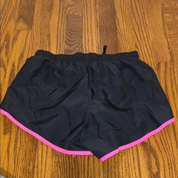 Girls pink and black Nike shorts - Picture 2 of 2